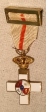 Medalla militar con distintivo blanco