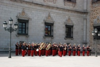 Relevo de la Guardia en el Alcázar de Toledo, sede del Museo del Ejército