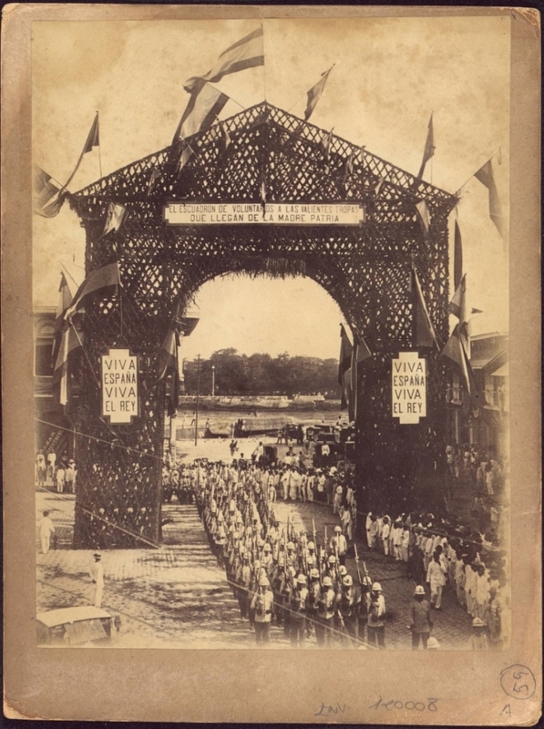 Llegada del Batallón Expedicionario a Manila en octubre de 1896-Bajo un arco del triunfo