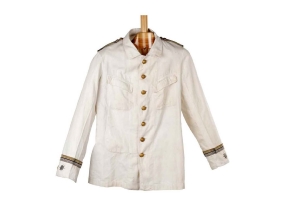 Guerrera de gala perteneciente al comandante Julián Fortea Selví, protagonista de una heroica acción en Filipinas en 1898, que al contrario de lo sucedido con los Héroes de Baler, es poco conocida por el público.