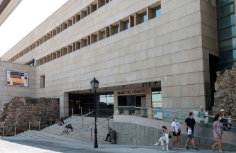 Puerta de entrada al Museo del Ejército