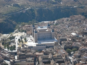 Vista aérea del edificio Alcázar de Toledo, sede del Museo del Ejército.