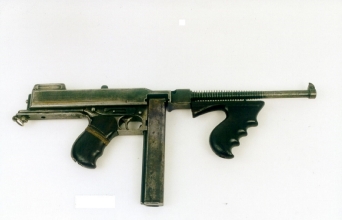 SUBFUSIL AMETRALLADOR THOMPSON MODELO 1921 “TOMMY GUN”. Museo del Ejército.