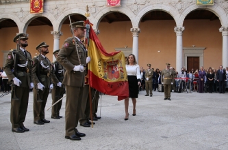 La alcaldesa de Toledo, Milagros Tolón Jaime, juró bandera en el Patio del Alcázar, sede del Museo del Ejército, el día 14 de octubre de 2018.