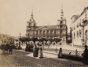 Plaza del Ayuntamiento de Toledo. Foto de Casiano Alguacil Blázquez, finales del siglo XIX.
