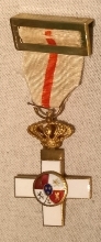 Medalla militar con distintivo blanco