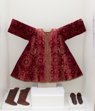  Set of pieces belonging to Boabdil el Chico (Muhammad XII of Granada): marlota (smock-like garment), babuchas (Moorish slippers) and boots