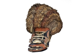 La máscara tatanua. Museo del Ejército.