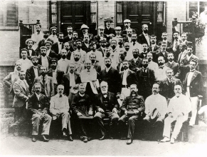 Retrato colectivo de los jefes y oficiales que participaron en el combate de Santiago de Cuba, presos en Annapolis. FOTO: ARCHIVO GENERAL MILITAR DE MADRID. SIG. F. 05915