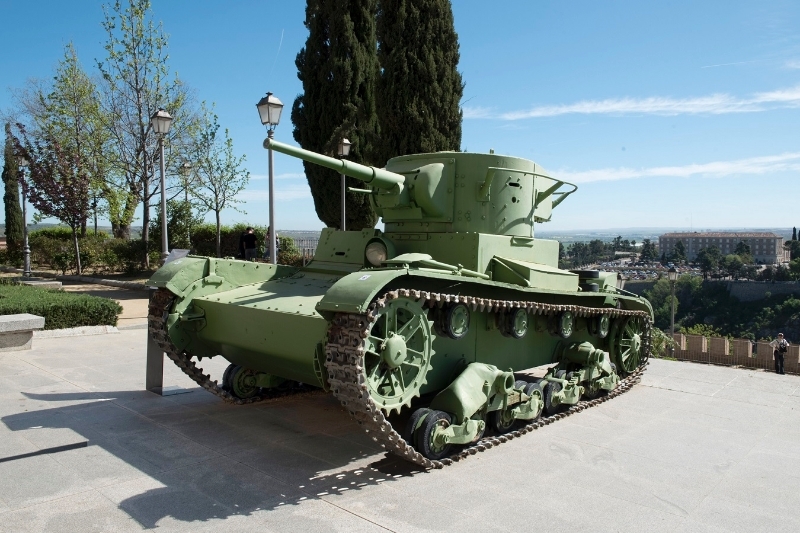 Blindado T-26 B. - Jardines del Museo del Ejército