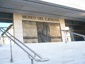  Museo del Ejército en su sede del edificio Alcázar de Toledo. Puerta de entrada.