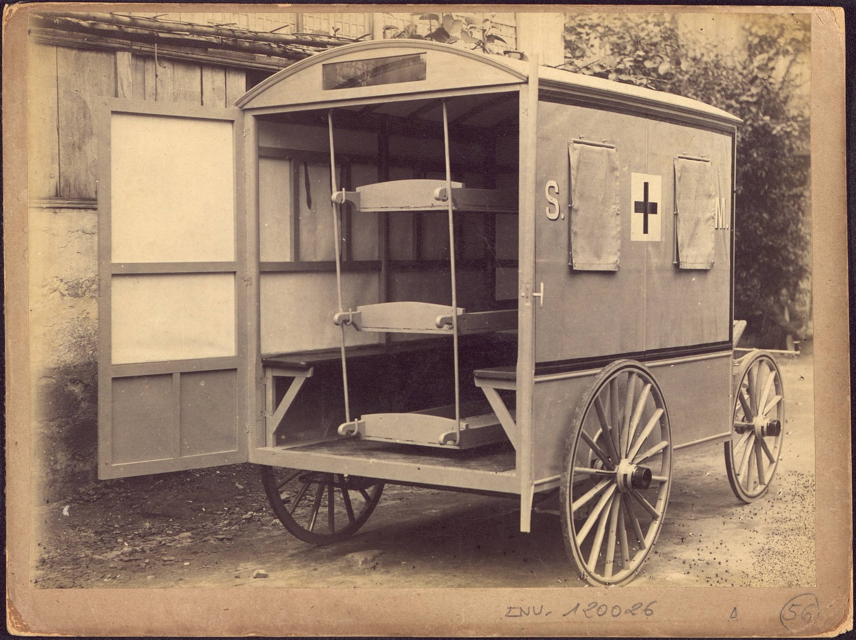 Ambulancia. Los hospitales fundados en Filipinas por los frailes de San Francisco cumplían con los cánones que para este tipo de centros regían en Europa.