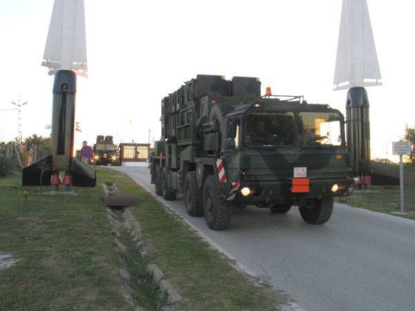 Material Patriot saliendo del RAAA 74