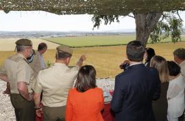 La ministra de Defensa y el JEME visitan el futuro emplazamiento de la Base Logística