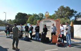 Alumnos llegan al acuartelamiento "Camposoto"
