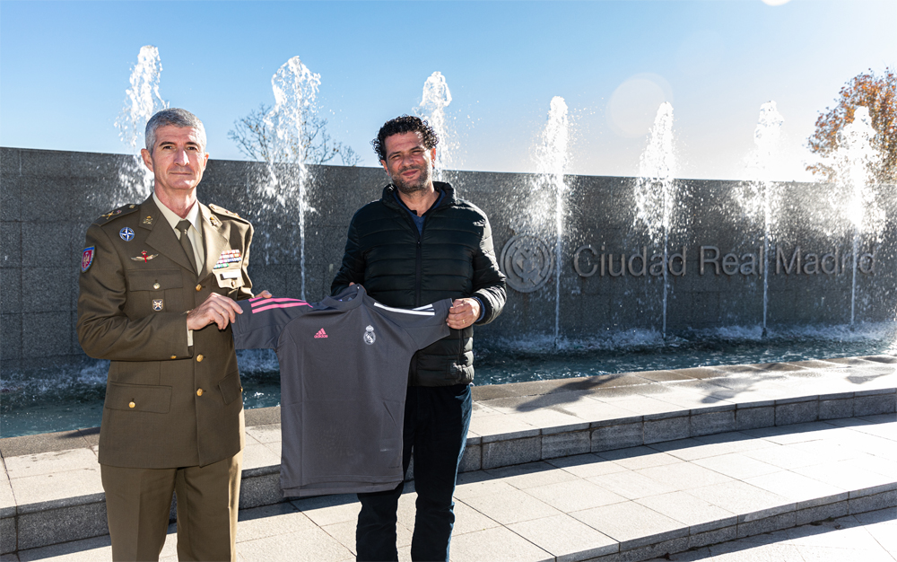 La Fundación Real Madrid entrega material para el contingente de Malí