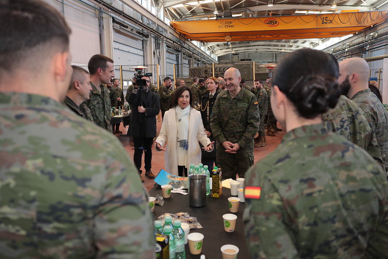 Robles visita la Brigada “Guadarrama” XII antes de su partida a Letonia