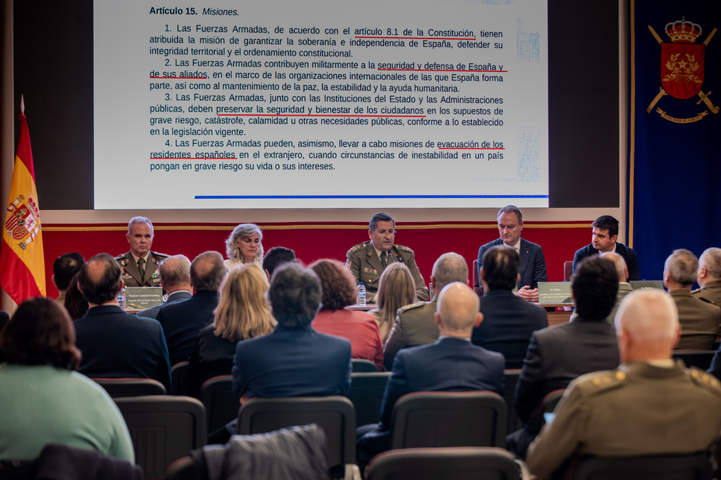 Las Comisiones de Defensa de las Cortes visitan el Cuartel General del Ejército