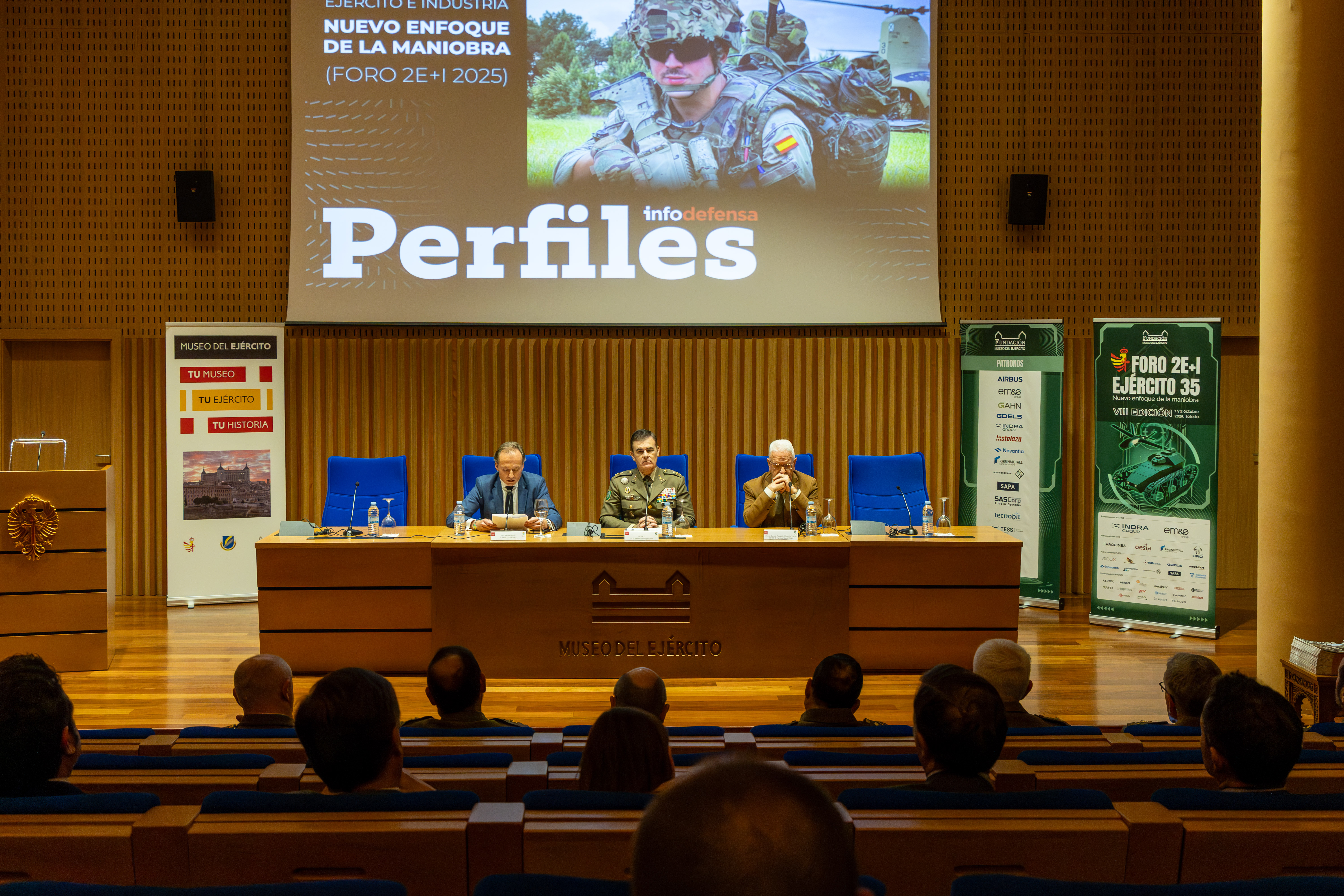 El Jefe del MALE presenta la revista 'Perfiles' sobre el nuevo enfoque de la maniobra