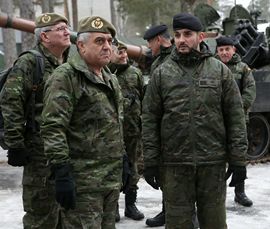 Visita del JEME al personal en Letonia