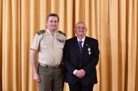 Acto de imposición de la Cruz del Mérito Militar con Distintivo Blanco a Manuel Molinero Ruano