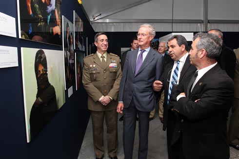Exposición fotográfica sobre la misión en el Líbano y presentación del libro