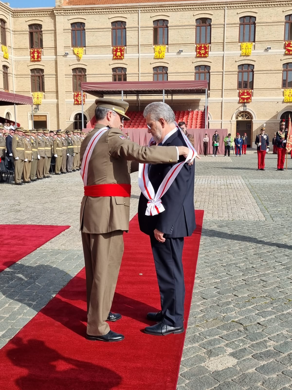 El JEME ha presidido en la Academia General Militar de Zaragoza la ceremonia en conmemoración del CXLI Aniversario de su creación.