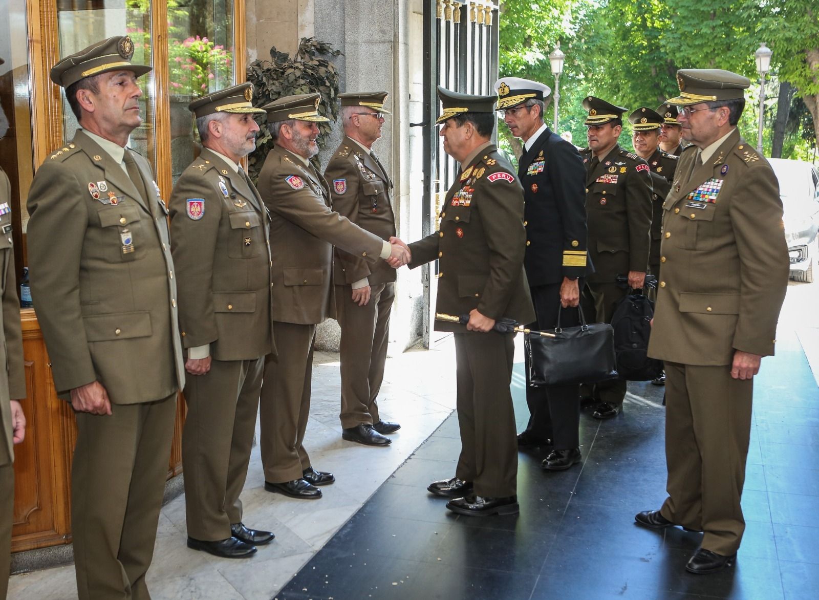 El JEME recibe al jefe del Comando Conjunto de las FAS del Perú, G.E. Manuel Jesús Martín Gómez De La Torre Araníbar