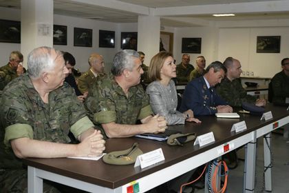 El JEME acompaña a la Ministra de Defensa Dña. María Dolores de Cospedal, en su visita a las unidades de Burgos, el 19 de abril de 2017.