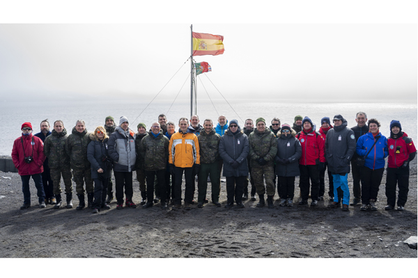 XXXII CAET foto de grupo Ministro CIU y JEME