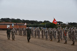 GEBRI XI pasando revista a la  fuerza en formación.