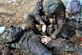 La evaluación práctica se realiza bajo presión y estrés, llevando al límite de su capacidad física a los participantes.