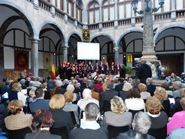 Coral en el Claustro