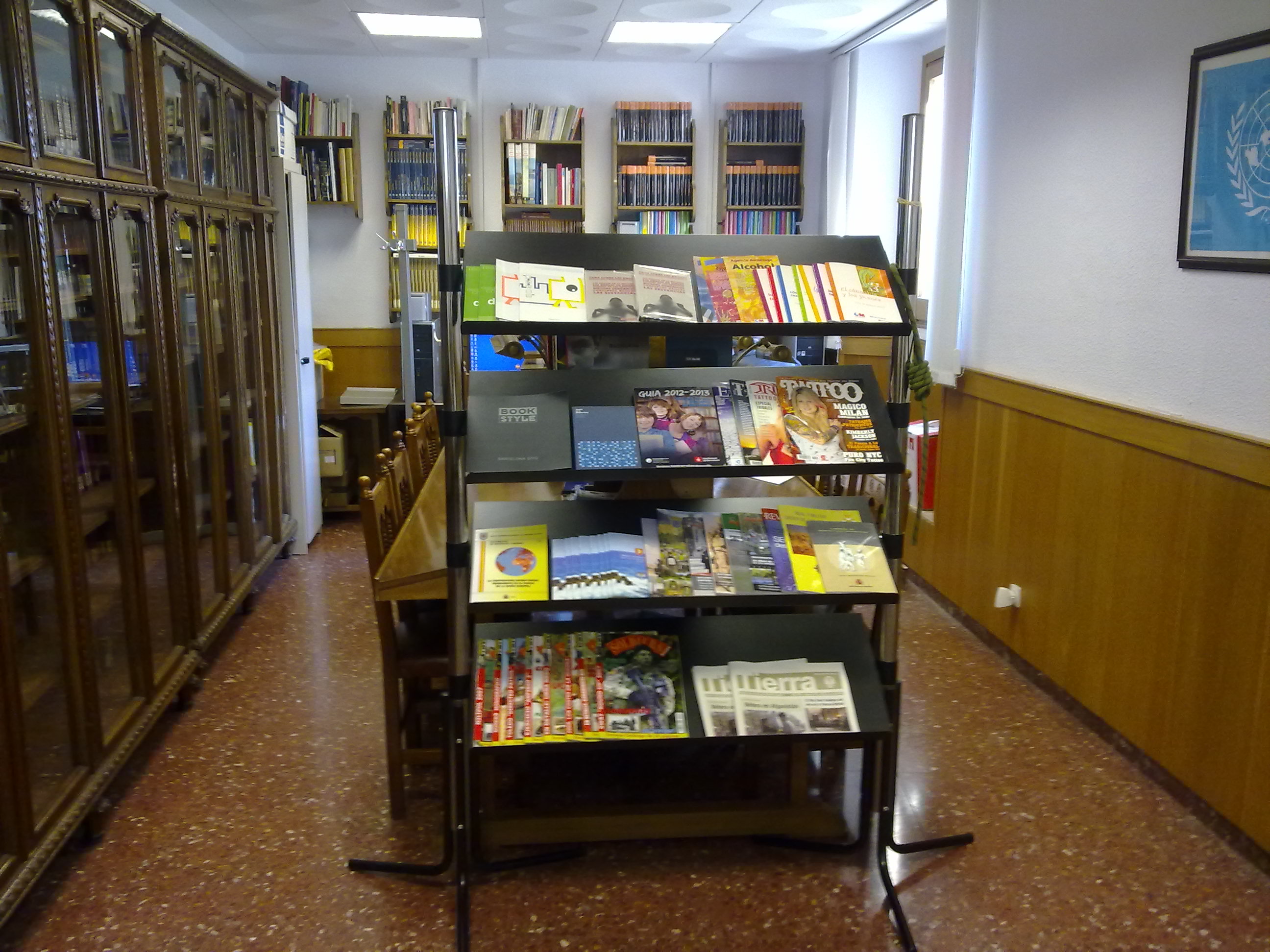 Biblioteca y sala de internet.