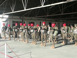 Personal preparado para el salto