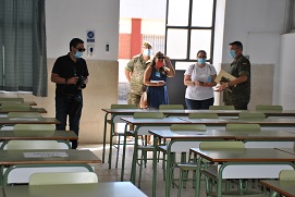 La prensa ve la distribución de un Aula