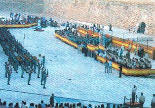 DESPEDIDA EN LA PLAZA DE ARMAS DE LAS MURALLAS REALES DE LA CIA TERCIO EN MISION A BOSNIA 2001