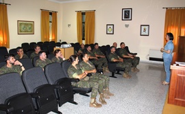 Personal asistente a la terapia antitabaco.