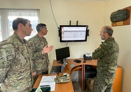 Coronel Ayora y teniente coronel Felipe Alcayaga analizando el nuevo objetivo