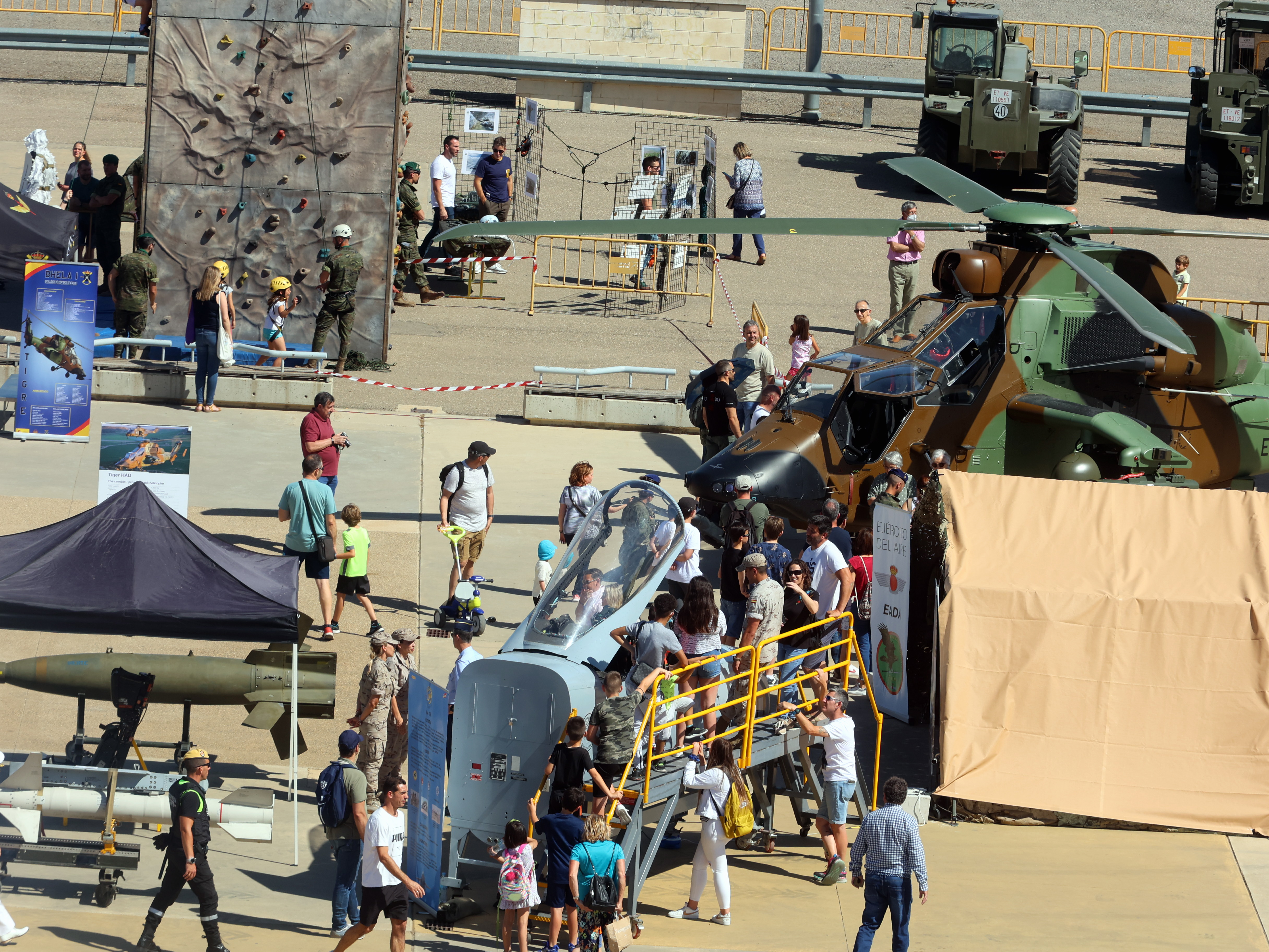 Exhibición aérea Palacio de Congresos Huesca 30
