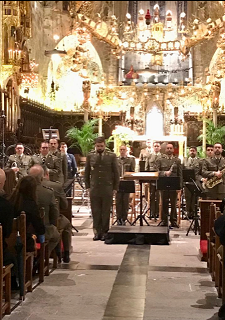 Solicitando permiso para el comienzo del concierto.