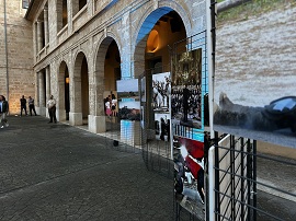 Exposición en el patio de la Misericordia.