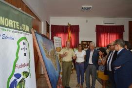 El Coronel explicando el recorrido