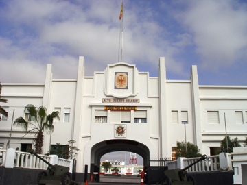 Acuartelamiento: El Regimiento Soria 9 se encuentra ubicado en el Acuartelamiento “Puerto del Rosario” desde el año 1996. Anteriormente tuvo como guarnición la ciudad de Sevilla, donde permaneció durante casi un siglo, desde el año 1898