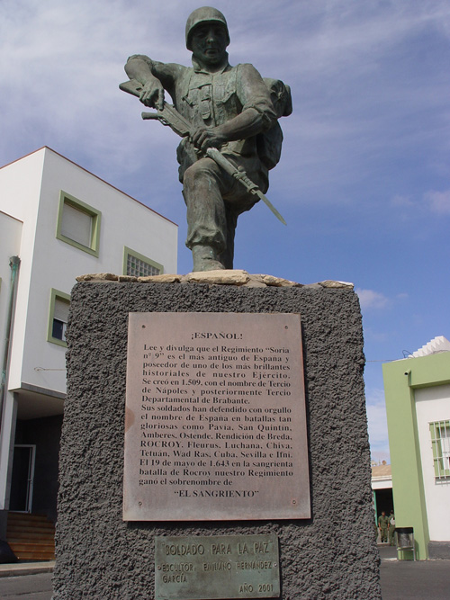 Escultura Soldado para la paz