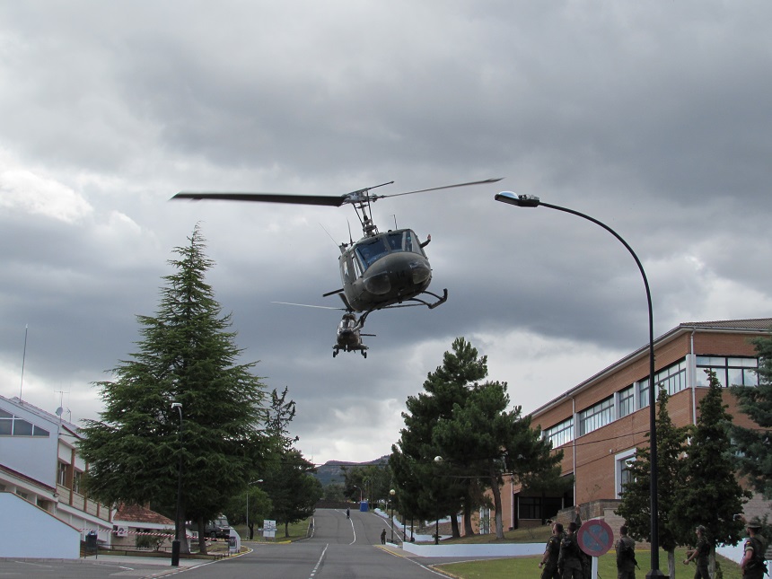 Pasado helicópteros por la academia
