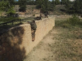 Paso de pista de combate.