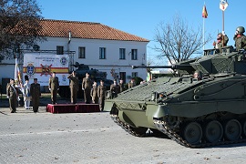 Desfile motorizado a su paso por tribuna