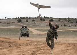 Lanzamiento del mini UAV Raven