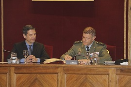 GEBRIPAC firma el Libro de Honor del Ayuntamiento